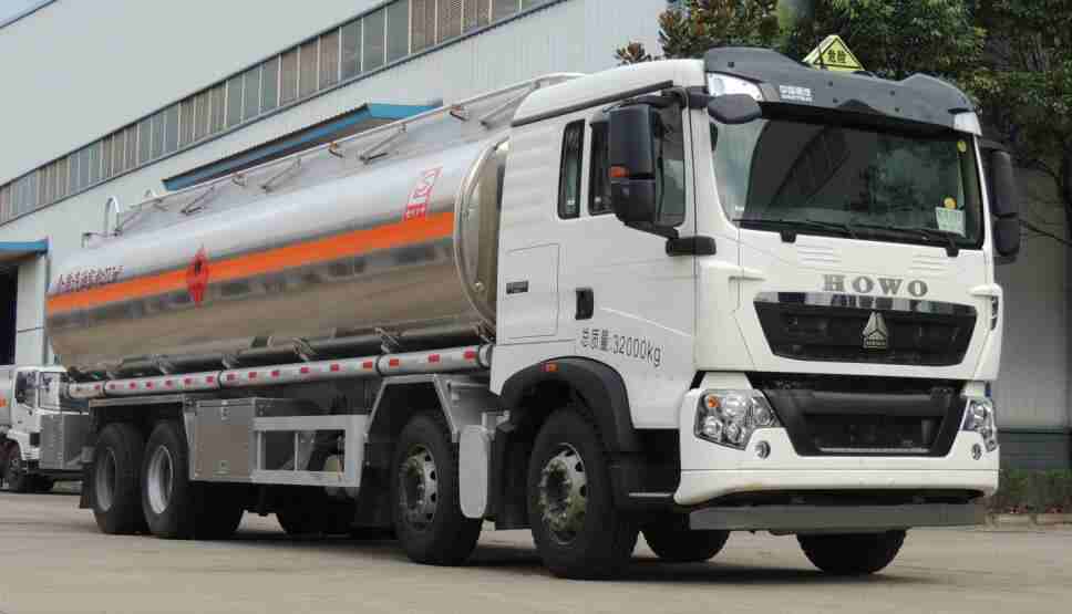 重汽前四后八鋁合金油罐車圖片 重汽前四后八鋁合金油罐車圖片