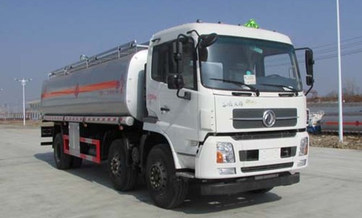 18噸東風天錦小三軸油罐車圖片 18噸東風天錦小三軸油罐車圖片