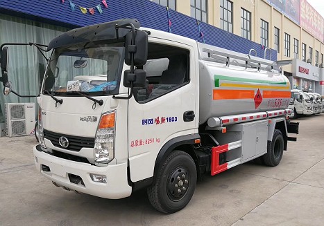 時(shí)風(fēng)風(fēng)弛5噸加油車圖片 時(shí)風(fēng)風(fēng)弛5噸加油車圖片