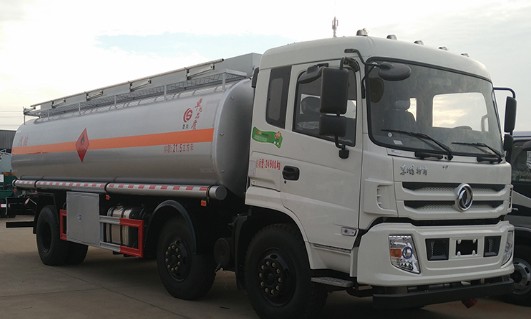 東風(fēng)特商小三軸油罐車圖片 東風(fēng)特商小三軸油罐車圖片