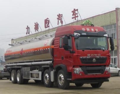 22噸國(guó)六重汽豪沃前四后八油罐車(chē)圖片 22噸國(guó)六重汽豪沃前四后八油罐車(chē)圖片