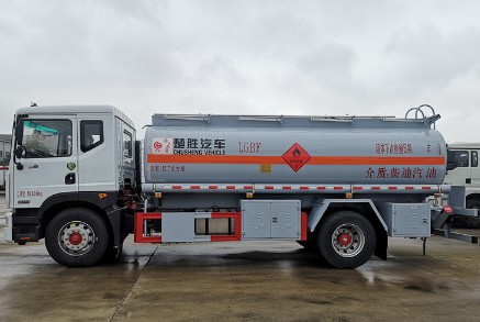 國六12噸東風多利卡D9油罐車多方位圖片 國六12噸東風多利卡D9油罐車多方位圖片