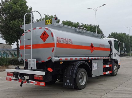 國六解放8噸油罐車多方位圖片 國六解放8噸油罐車多方位圖片