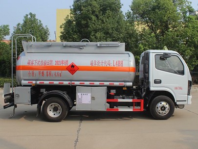 國六5噸甲醇乙醇罐式運(yùn)輸車圖片 國六5噸甲醇乙醇罐式運(yùn)輸車圖片