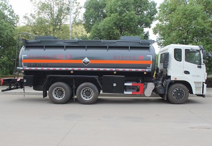 國(guó)六東風(fēng)錦程后八輪化工車圖片 國(guó)六東風(fēng)錦程后八輪化工車圖片