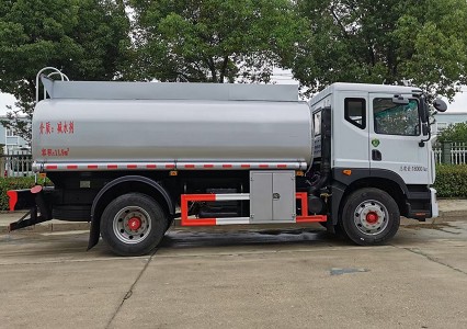 國六東風多利卡D9普通液體運輸車圖片 國六東風多利卡D9普通液體運輸車圖片