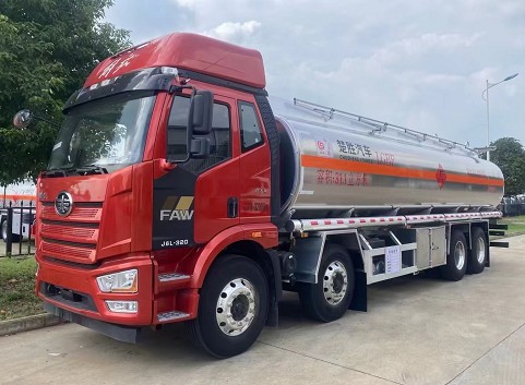 國(guó)六解放前四后八31.1方鋁合金油罐車圖片 國(guó)六解放前四后八31.1方鋁合金油罐車圖片