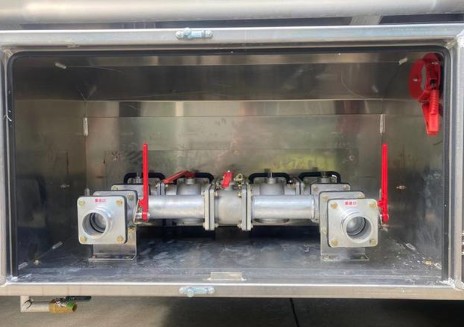 國(guó)六解放前四后八31.1方鋁合金油罐車圖片 國(guó)六解放前四后八31.1方鋁合金油罐車圖片