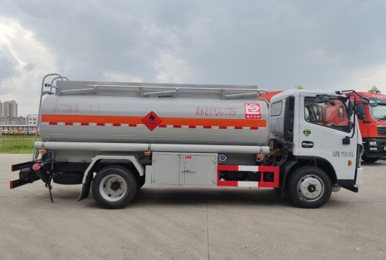 國六東風多利卡8噸加油車/運油車圖片 國六東風多利卡8噸加油車/運油車圖片