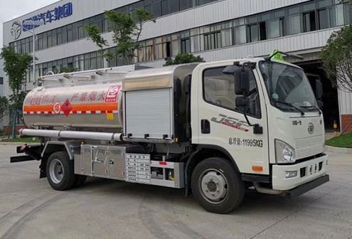 一汽青島解放J6F-6噸飛機(jī)加油車圖片 一汽青島解放J6F-6噸飛機(jī)加油車圖片
