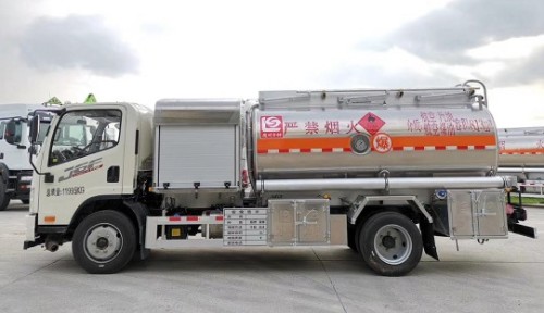 一汽青島解放J6F-6噸飛機(jī)加油車圖片 一汽青島解放J6F-6噸飛機(jī)加油車圖片