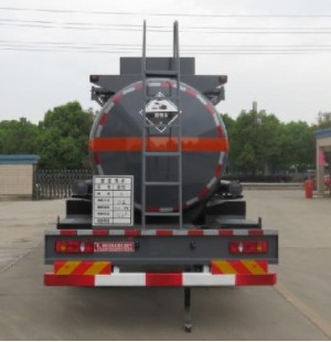 國六東風天錦小三軸8類腐蝕性物品罐式運輸車后尾部圖片 國六東風天錦小三軸8類腐蝕性物品罐式運輸車后尾部圖片