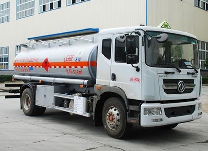 國六12.6方東風多利卡D9加油車 國六12.6方東風多利卡D9加油車