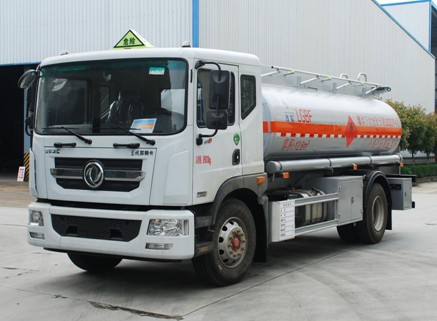 國六12.6方東風多利卡D9加油車 國六12.6方東風多利卡D9加油車