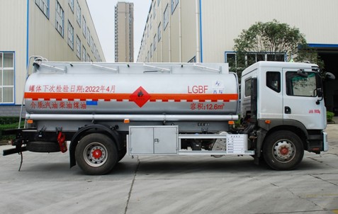 國六12.6方東風多利卡D9加油車 國六12.6方東風多利卡D9加油車