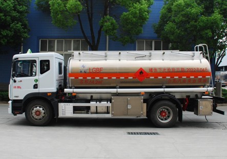 國(guó)六14.2方東風(fēng)多利卡D9鋁合金加油車 國(guó)六14.2方東風(fēng)多利卡D9鋁合金加油車