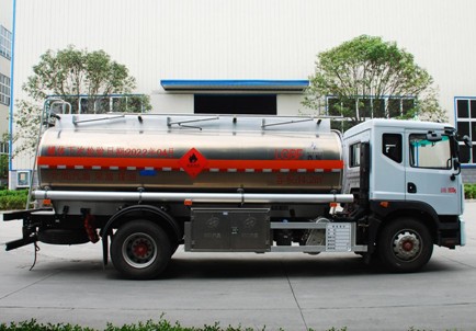 國(guó)六14.2方東風(fēng)多利卡D9鋁合金加油車 國(guó)六14.2方東風(fēng)多利卡D9鋁合金加油車