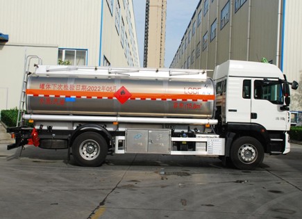 國六重汽豪沃15.8方鋁合金運油車 國六重汽豪沃15.8方鋁合金運油車