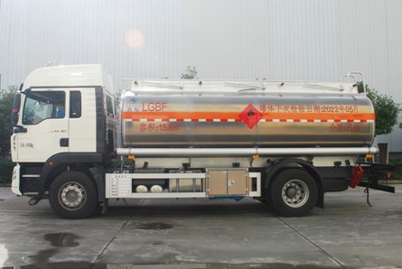 國六重汽豪沃15.8方鋁合金運油車 國六重汽豪沃15.8方鋁合金運油車