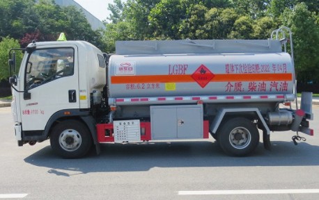 國六重汽豪沃5噸油罐車圖片 國六重汽豪沃5噸油罐車圖片