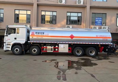 國六陜汽德龍M3000S前四后八油罐車 國六陜汽德龍M3000S前四后八油罐車