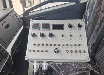 9.3立方解放標準型瀝青灑布車 9.3立方解放標準型瀝青灑布車