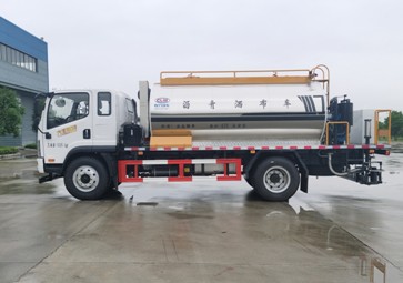 9.3立方解放標準型瀝青灑布車 9.3立方解放標準型瀝青灑布車