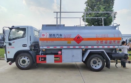 國六東風8噸油罐車 國六東風8噸油罐車