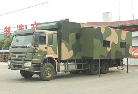 重汽豪沃后雙橋28人宿營車 重汽豪沃后雙橋28人宿營車