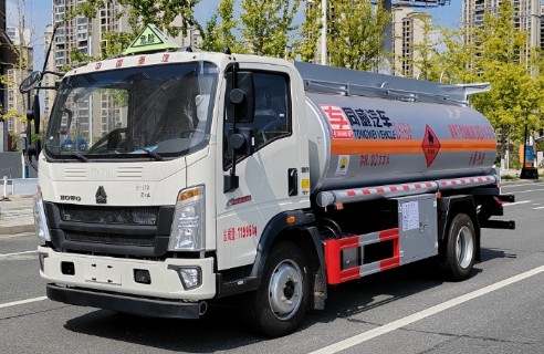 重汽豪沃10方加油車_重汽豪沃8噸加油車_專威牌HTW5127GJYZ6Q型加油車 重汽豪沃10方加油車_重汽豪沃8噸加油車_專威牌HTW5127GJYZ6Q型加油車