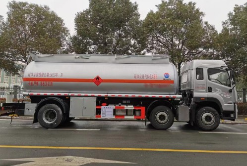 解放JK6前四后四20方易燃液體罐式運輸車_潤知星牌SCS5264GRYCA6型易燃液體罐式運輸車 解放JK6前四后四20方易燃液體罐式運輸車_潤知星牌SCS5264GRYCA6型易燃液體罐式運輸車