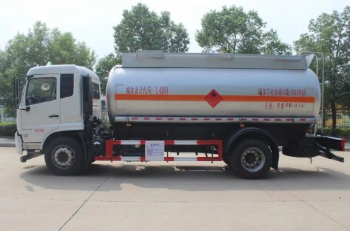 東風(fēng)天錦單橋13.2方易燃液體罐式運輸車_潤知星牌SCS5181GRYDFH6型易燃液體罐式運輸車 東風(fēng)天錦單橋13.2方易燃液體罐式運輸車_潤知星牌SCS5181GRYDFH6型易燃液體罐式運輸車