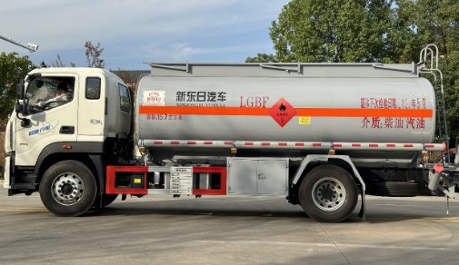 福田歐曼行星15.7立方加油車(chē),新東日牌YZR5181GJYB6Q型加油車(chē) 福田歐曼行星15.7立方加油車(chē),新東日牌YZR5181GJYB6Q型加油車(chē)