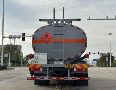 福田歐曼行星15.7立方加油車(chē),新東日牌YZR5181GJYB6Q型加油車(chē) 福田歐曼行星15.7立方加油車(chē),新東日牌YZR5181GJYB6Q型加油車(chē)