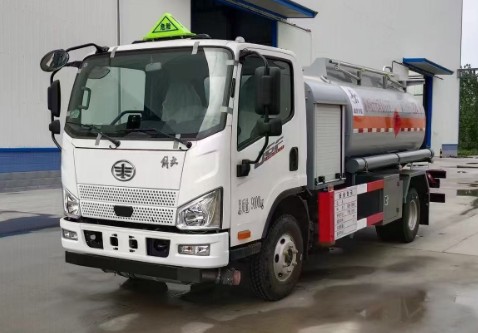 8.5方解放J6F飛機(jī)加油車(chē)_齊星牌QXC5120GJYC6A型飛機(jī)加油車(chē) 8.5方解放J6F飛機(jī)加油車(chē)_齊星牌QXC5120GJYC6A型飛機(jī)加油車(chē)