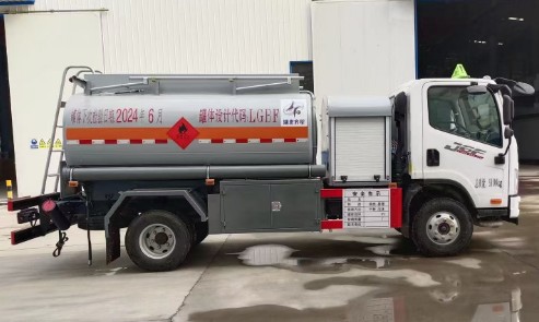 8.5方解放J6F飛機(jī)加油車(chē)_齊星牌QXC5120GJYC6A型飛機(jī)加油車(chē) 8.5方解放J6F飛機(jī)加油車(chē)_齊星牌QXC5120GJYC6A型飛機(jī)加油車(chē)